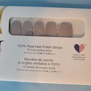 Color Street nails polish strips - Amazing Greige